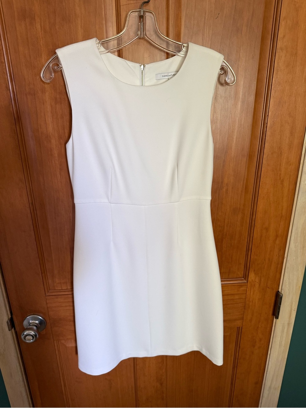 Diane Von Furstenberg  Sleeveless White Shift Dress  size 4. Worn once.